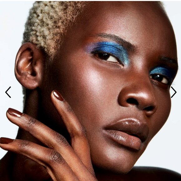 MAC "SHOW GOLD" EXTRA DIMENSION SKINFINISH HIGHLIGHTER - Picture 7 of 7